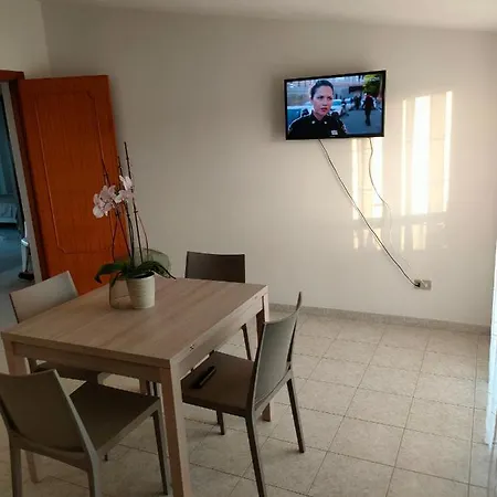 Bova's 아파트 잠브로네